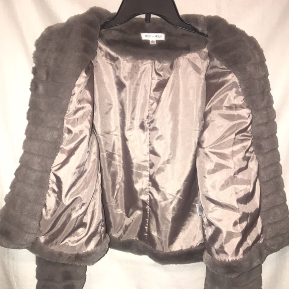 Miley + Molly Women’s Faux Fur Gray Jacket - Size Large - Picture 3 of 4